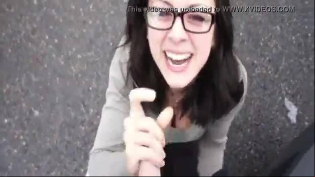 Amateur suck and swallow on road